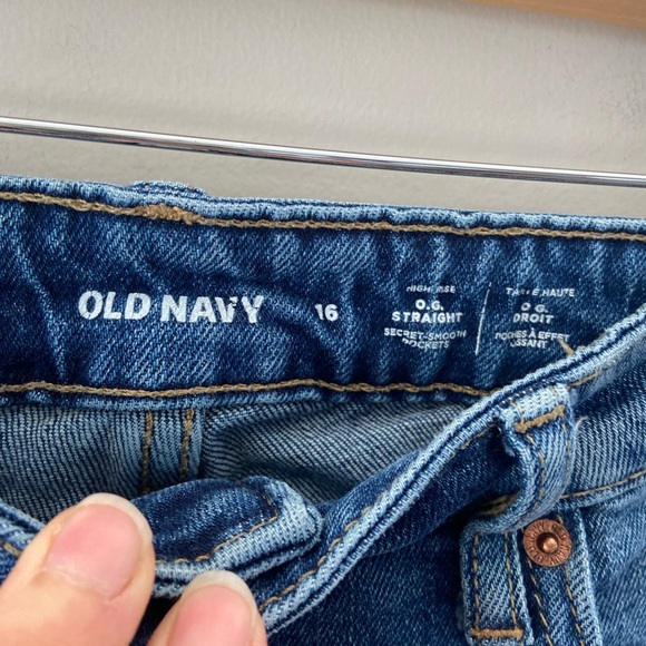 Old Navy High Rise O.G. Straight Cropped Ankle Curve Raw Hem Denim Jeans - Picture 5 of 6